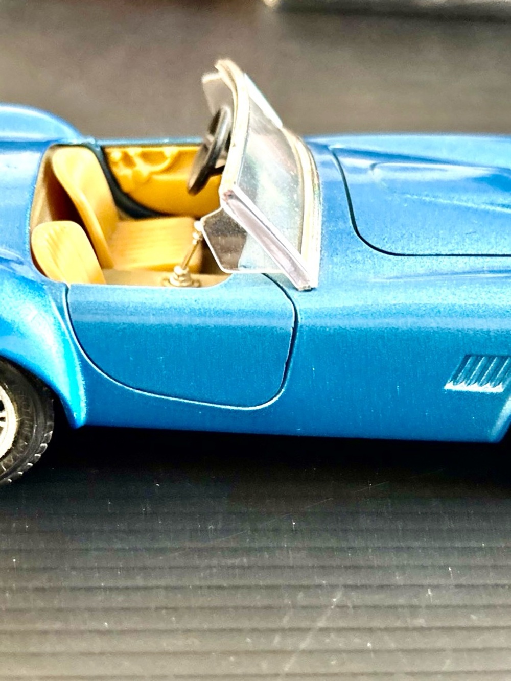 Bburago 1965 Shelby Cobra 427 S/C 1:24 Scale Die Cast Model Car Blue Italy Made